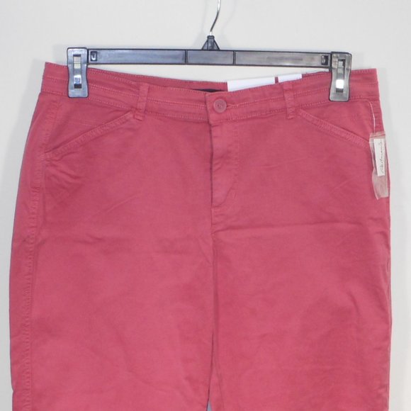 New Reitmans women 2 cropped pants & 1 short - Picture 3 of 6